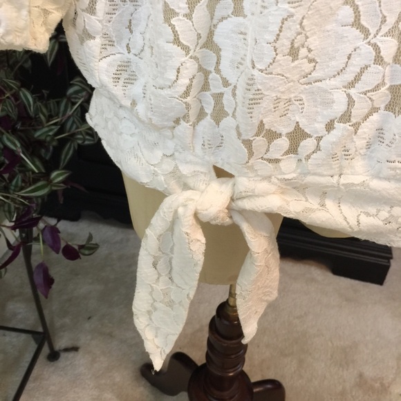 Madison Lace Top w/tie at waist Size L - Picture 5 of 8